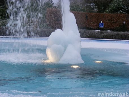 Liddington Hotel fountain